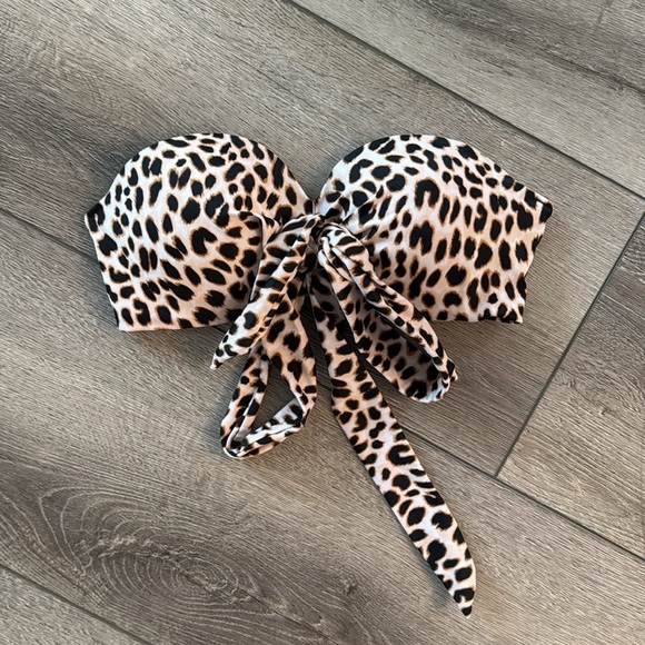 Pink Victoria’s Secret animal print bikini top small - Picture 2 of 4